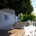 Medici 1045a Apartman Mimice